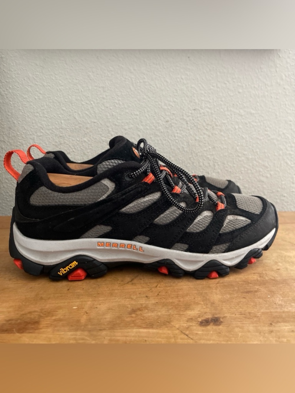 Merrell Moab 3 Men’s Black Tangerine Trail Hiking Sneaker Sz 10.5